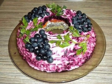 Салат "Черная гроздь"