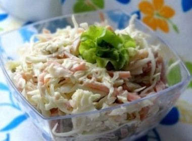 Салат из капусты с ветчиной