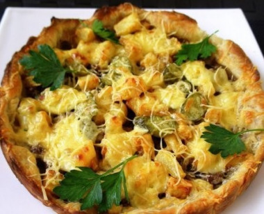 Слоеный пирог с картошкой, фаршем и сыром