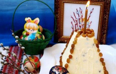 Пасха творожная с изюмом