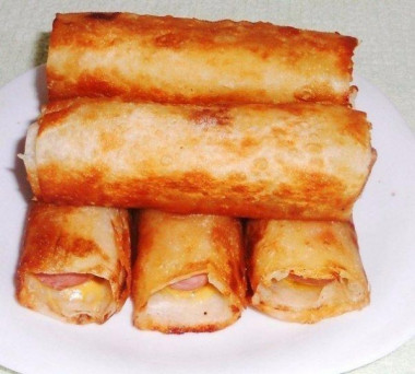 Сосиски в картофельно-сырной "шубке" и хрустящей корочке.