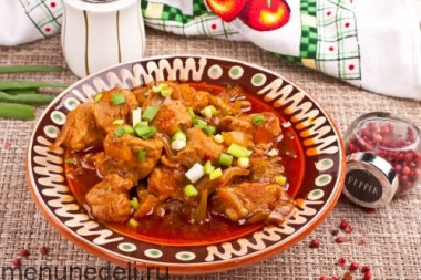 Азу с солеными огурцами в мультиварке