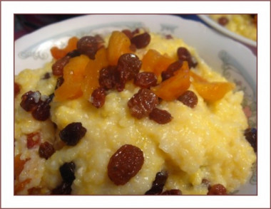 Каша кукурузная с сухофруктами
