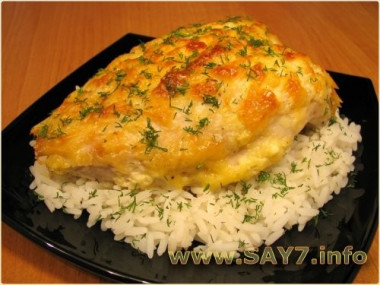 Куриная грудка под сметанно-чесночным соусом