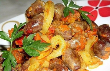 Куриные сердечки с овощами в соусе