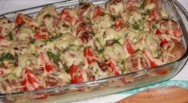 Фрикадельки с картошкой в духовке