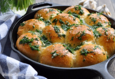 Пампушки с чесноком к борщу