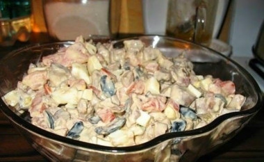 Салат из куриной печени с помидорами