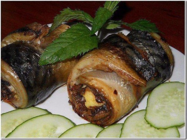 Рулеты из скумбрии с грибами и сыром