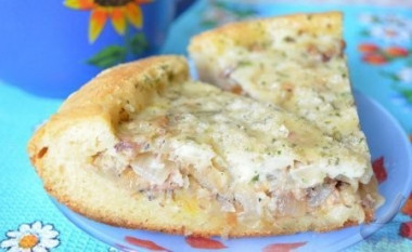 Пирог рыбный со сметаной