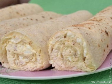 Рулеты из лаваша с курицей и плавленным сырком