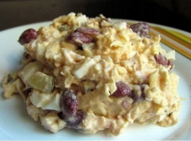 Салат из курицы с красной фасолью