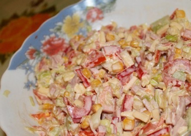 Салат с ветчиной и капустой