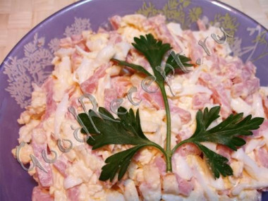 Салат из ветчины и колбасного сыра