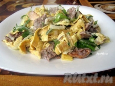 Салат "Мясной" с грибами и яичными блинчиками