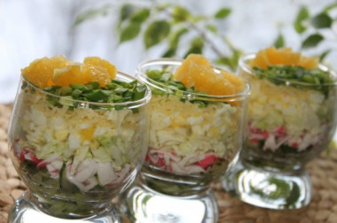 Крабовый салат с апельсином