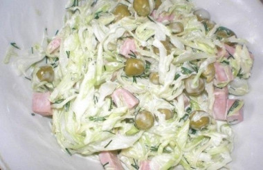 Салатик капустный с варено-копченой колбаской