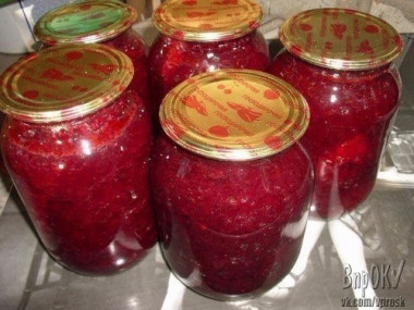 Салат со свеклой и кабачками