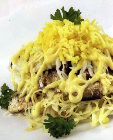 Салат со шпротами и горошком