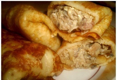 Блины с куриной грудкой и шампиньонами
