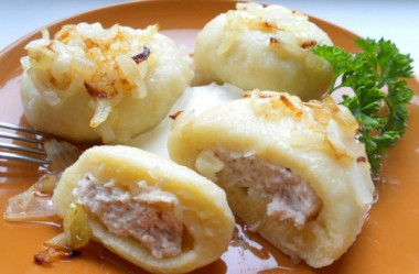 Картофельные галушки с мясом