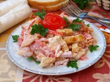 Салат с ветчиной и помидорами