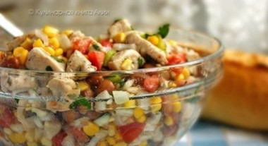 Салат с кукурузой и курицей