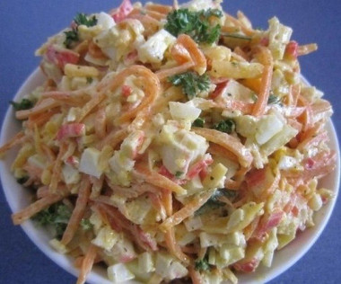 Салат с морковью по-корейски и крабовыми палочками
