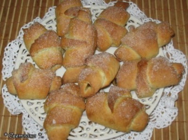 Творожные рогалики сахарные 