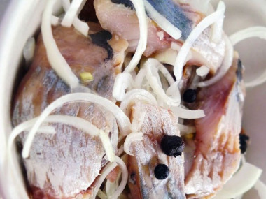 Малосольная пряная селедочка