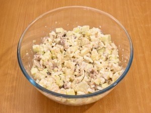 Салат с селедкой, картофелем и яблоком