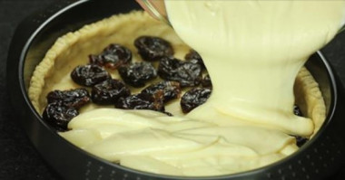 Творожный пирог с черносливом