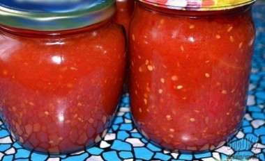 Консервированный перец в томатном соусе