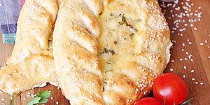 лепешки с сыром и кунжутом