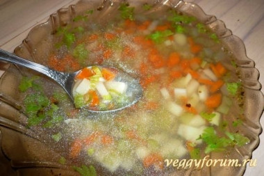 Овощной суп с черешковым сельдереем