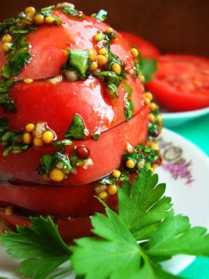 Ароматные пикантные помидорки на закуску(за полчаса)