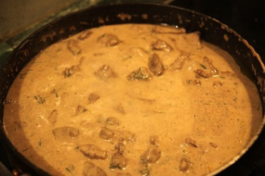 Печёночка в сырном соусе «Дёшево и сердито»