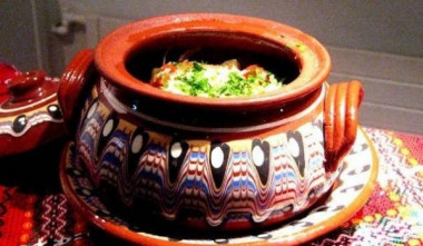 Треска в горшочках