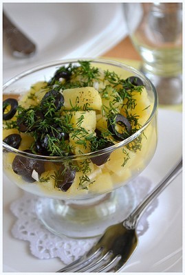 Салат из картофеля с  маслинами