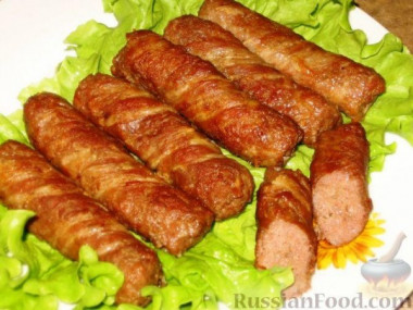 Чевапчичи (жареные колбаски) в беконе 