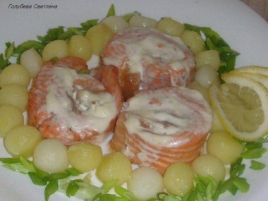 Рыбные рулетики в сливках