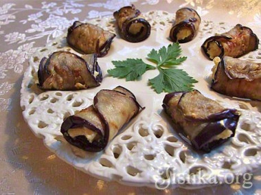 Баклажанные рулетики с сыром