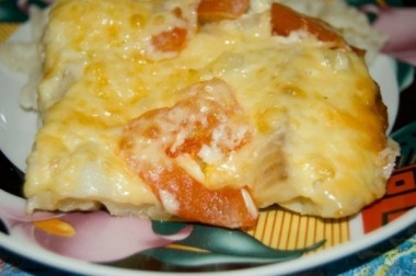 Треска в духовке под сырным соусом