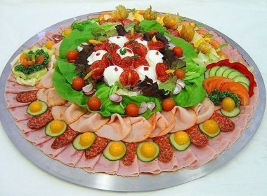 Как красиво подать закуски к столу