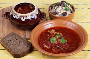 Борщ боярский в горшочках