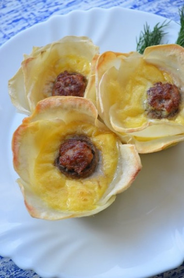 Картофельные цветочки с фаршем