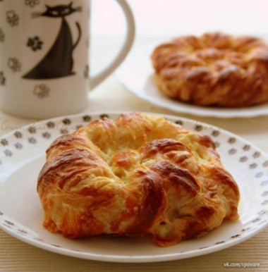 Булочки из слоеного теста 