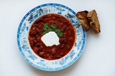 Лёгкий томатный суп с красной фасолью
