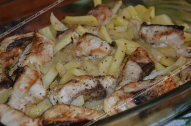 Филе толстолобика с картошкой в духовке