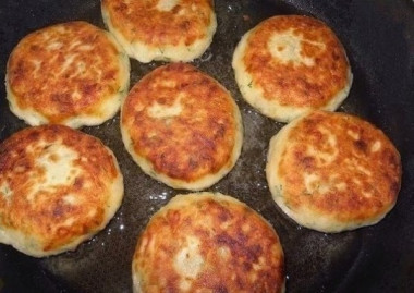 Котлеты из картофеля, сыра и укропа с грибами соус